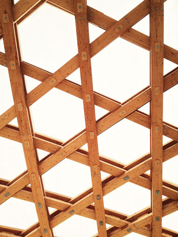 The crossed members of the Pompidou Metz