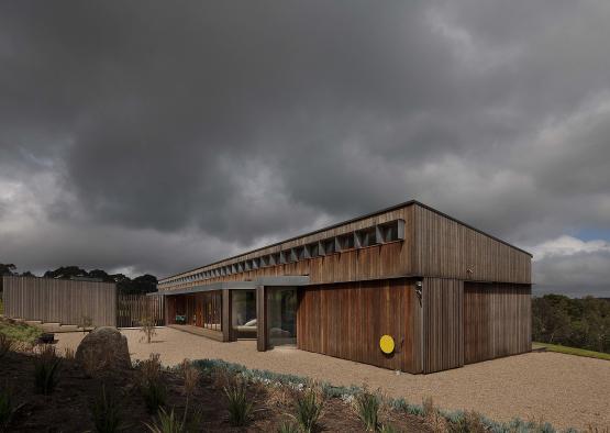 a building with a cloudy sky