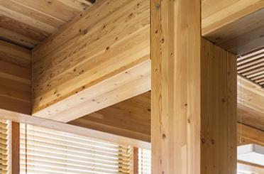 a wooden beams in a room